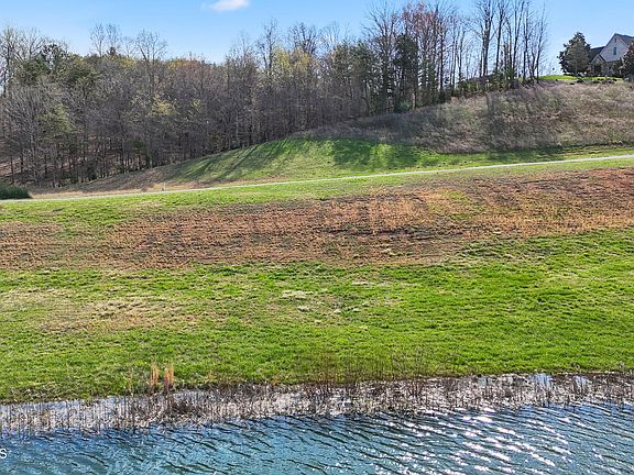 4th image of 385 Navigator Dr