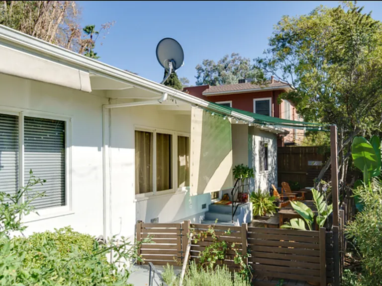 2132 Vine St — Photo 11