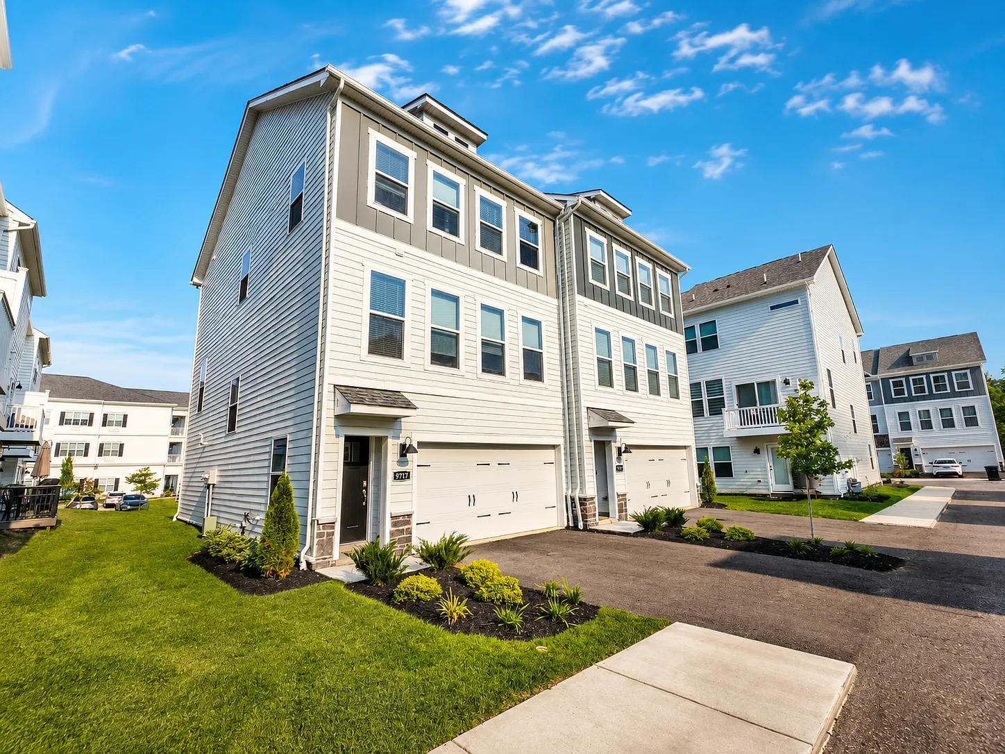 4 bed, 3.5 bath, 2270 sqft, $3,275 — Photo 2