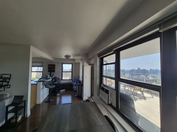 268 East Broadway image 2 of 7