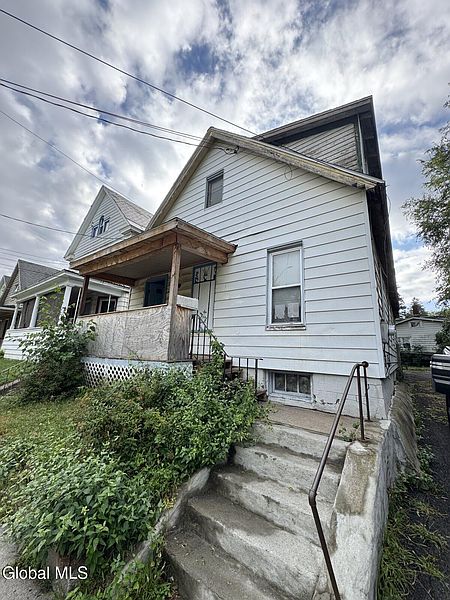 2nd image of 1668 Lake Boulevard