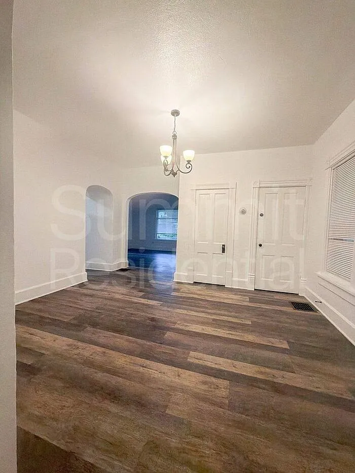 2 bed, 1.0 bath, 980 sqft, $995 — Photo 2