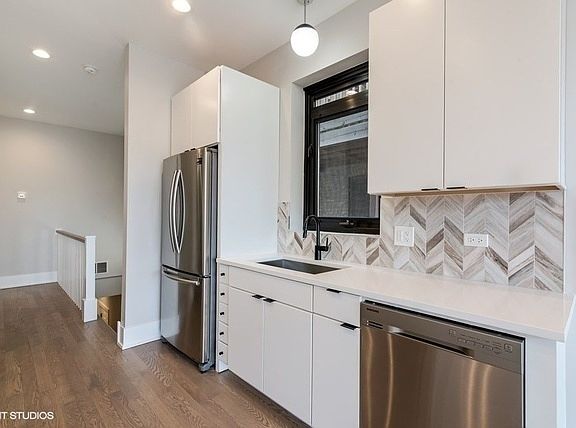 2nd image of 1905 N Albany Ave #2