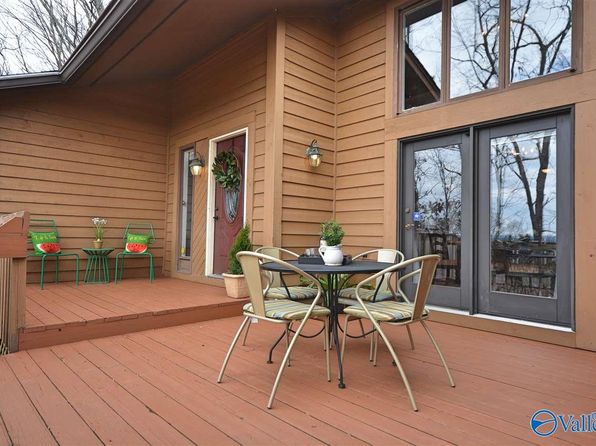 115 Noble Dr SE