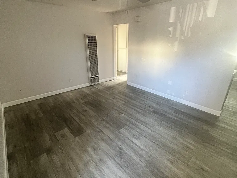 4875 Franklin Ave — Photo 5