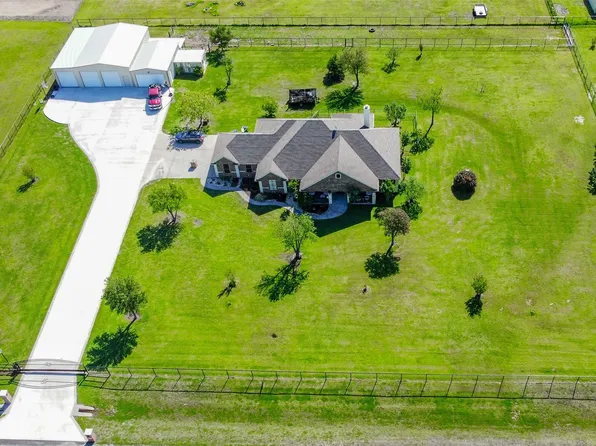 2210 Autumn Breeze Dr, Sanger, TX 76266