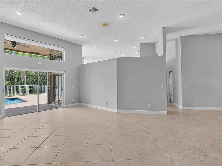 10434 NW 6th Ct — Photo 9