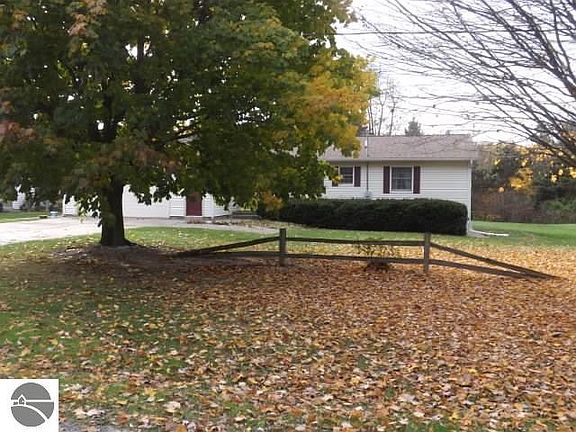 3rd image of 8795 Phelps Dr