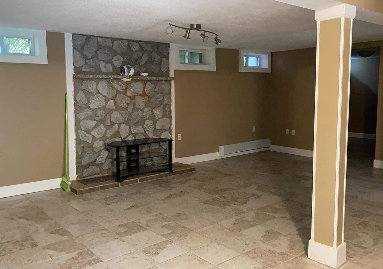 1 bed, 900 sqft, $2,000 — Photo 2