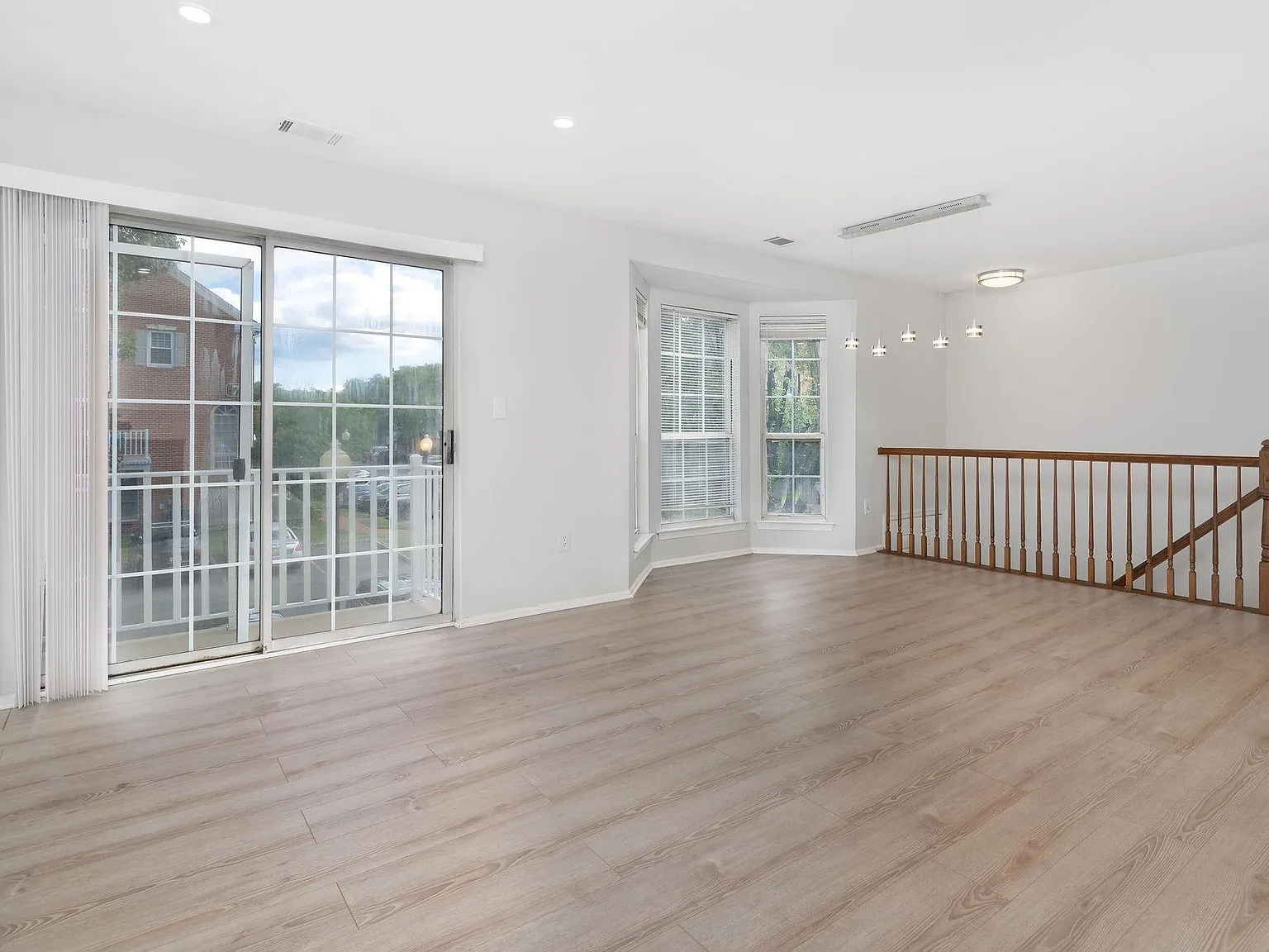 2 bed, 1.5 bath, 1286 sqft, $3,000 — Photo 3