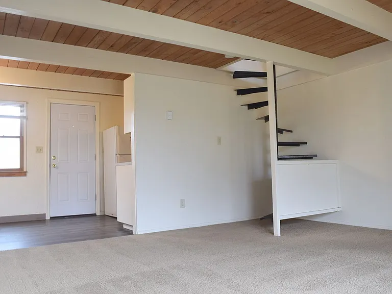 Highland Drive — Photo 26