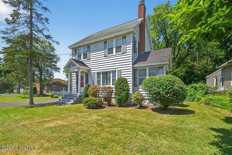 2nd image of 5 Hillview Avenue