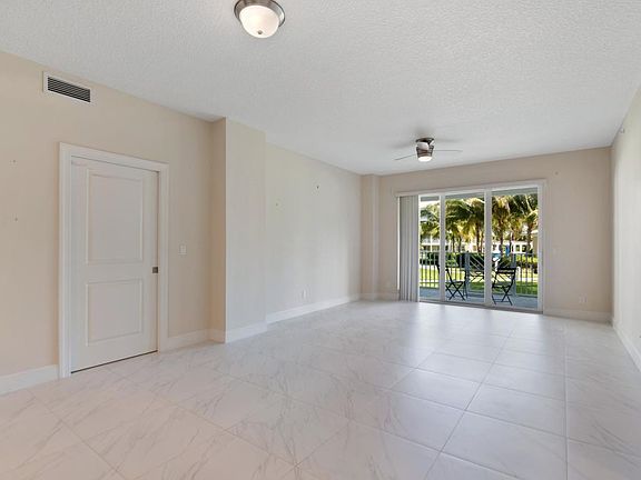4th image of 312 Bay Colony Dr N