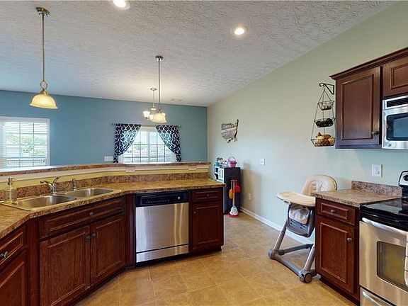 4th image of 4 Cambridge Ct