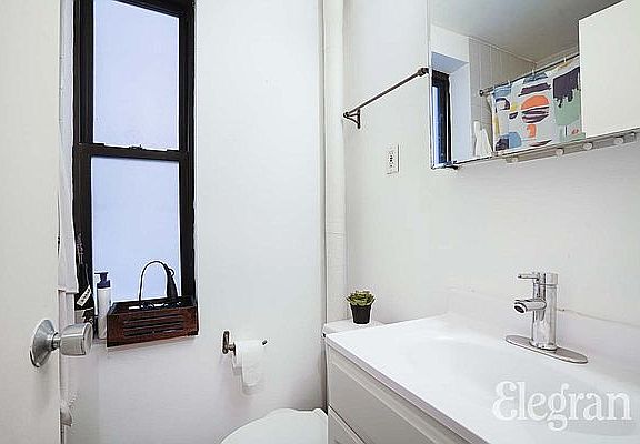5th image of 212 E 84th St APT 3D