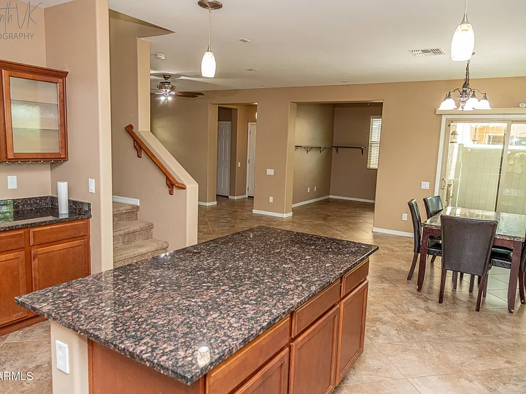 2162 W Scully Dr — Photo 7