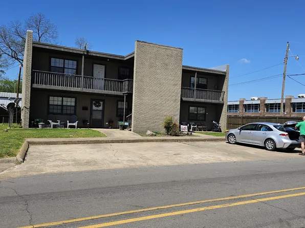 506 N 10th St #4B, Paris, AR 72855