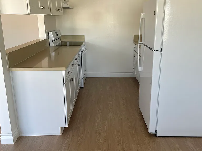 860 Main St #D — Photo 2