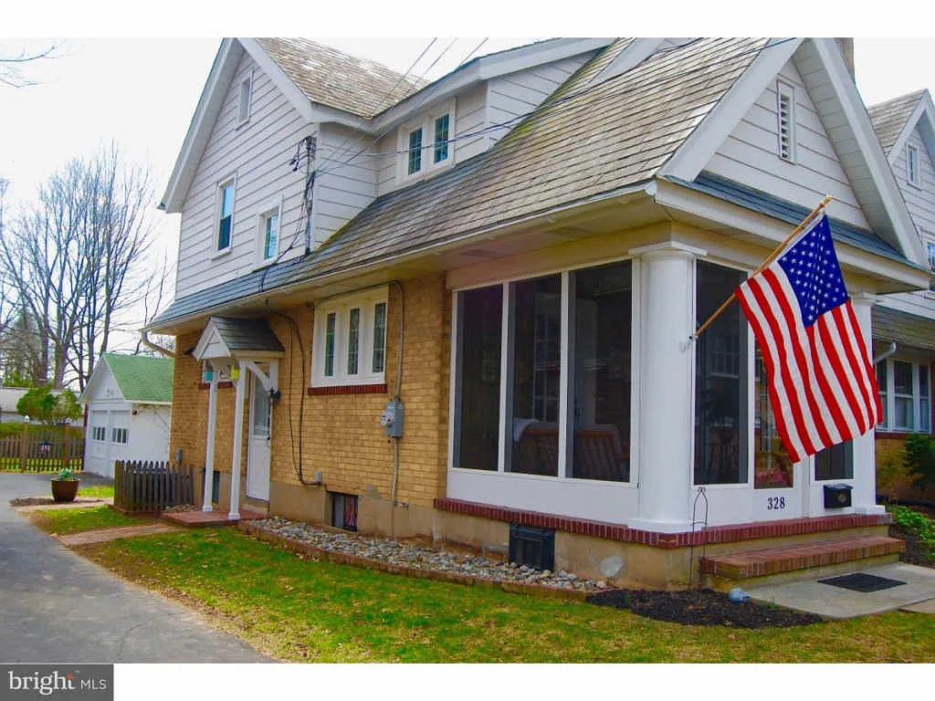 328 W Court St photo 1