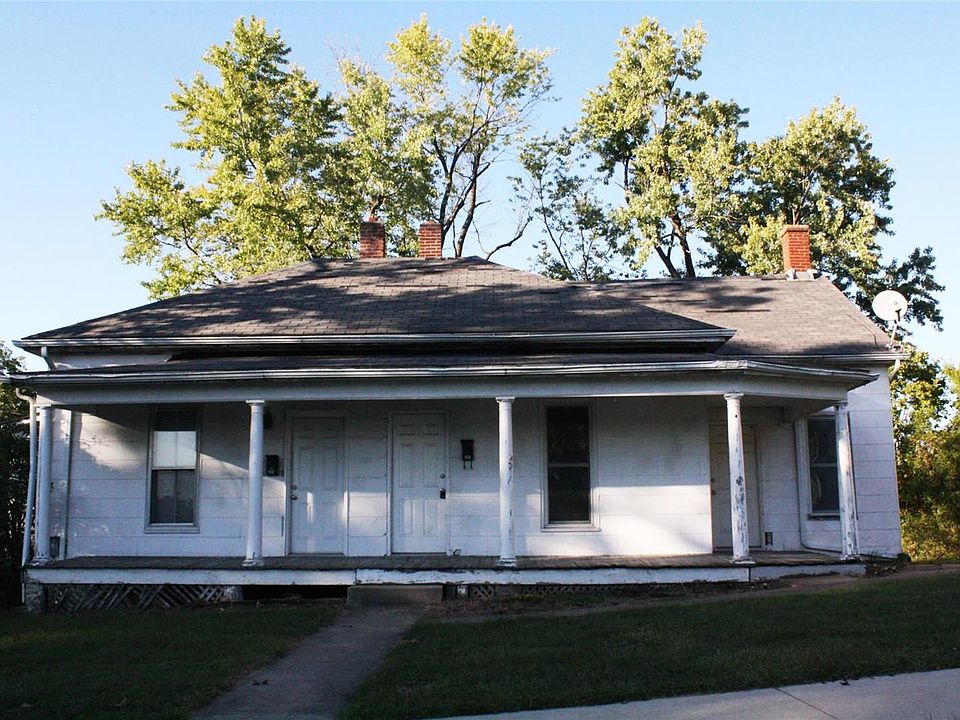 2nd image of 209 W Oak St