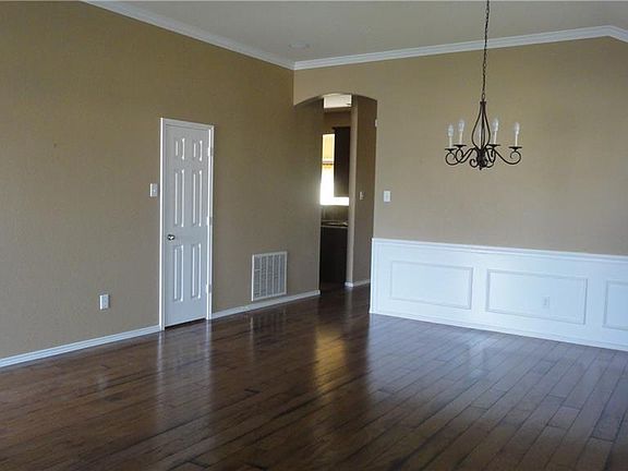3rd image of 1011 English Ivy Dr
