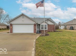 1005 Honeysuckle Ct, Mooresville, IN 46158