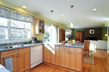 3rd image of 3962 New Haven Ave
