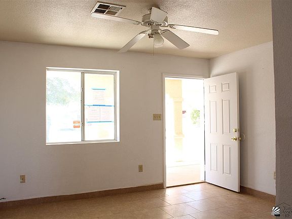 4th image of 581 N Montano Dr
