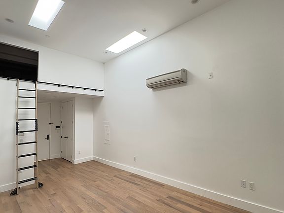 4th image of 228 N 7th St #117