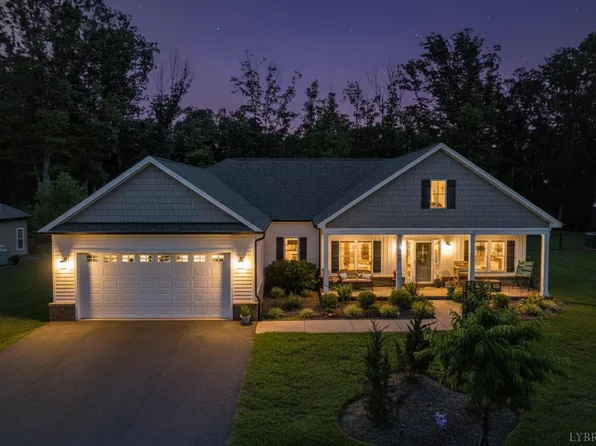 1240 Gladden Cir, Forest, VA 24551