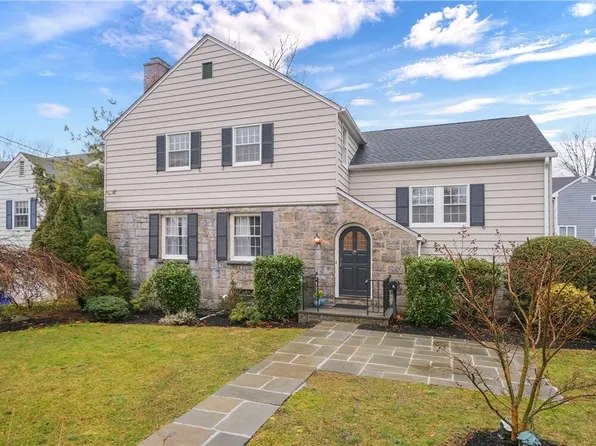 8 Dimitri Place, Larchmont, NY 10538