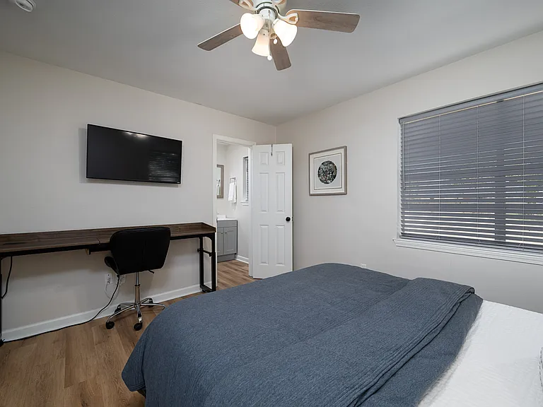 Suite A Work Station (Private Room)
