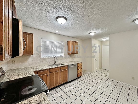 5th image of 2654 Claremont Dr