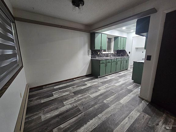 5th image of 321 W Ave E