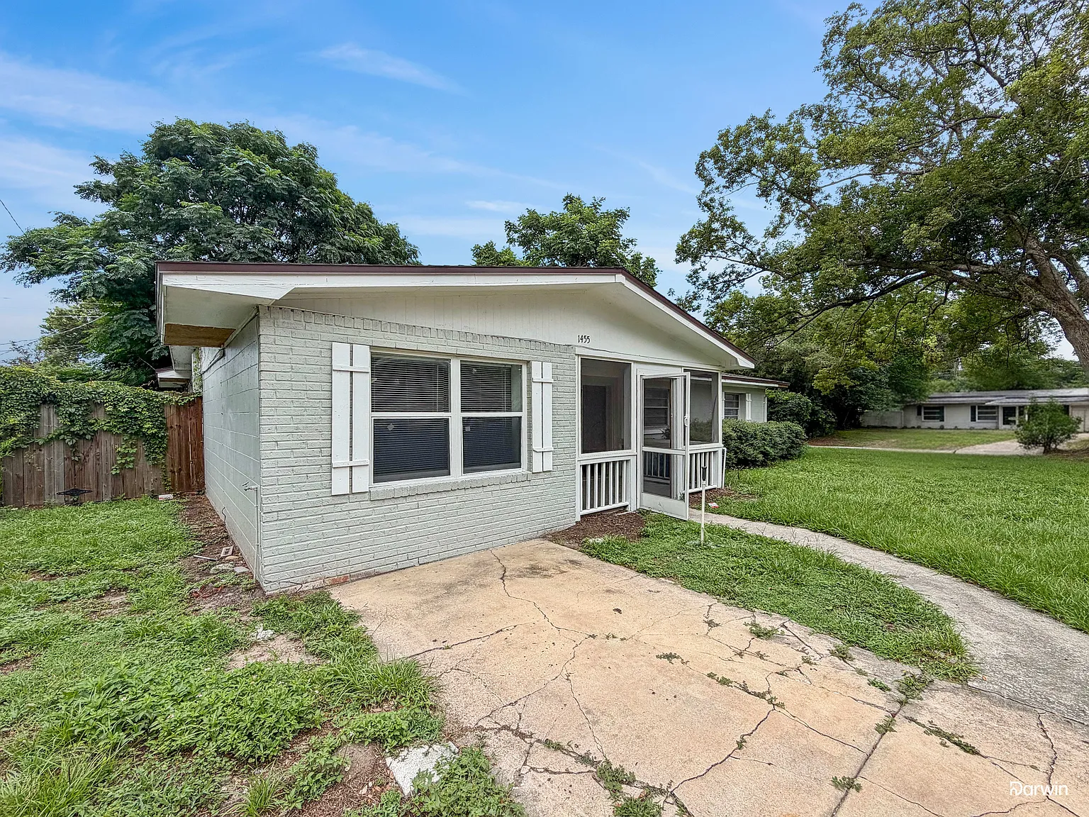 3 bed, 2.0 bath, 1402 sqft, $2,055 — Photo 2