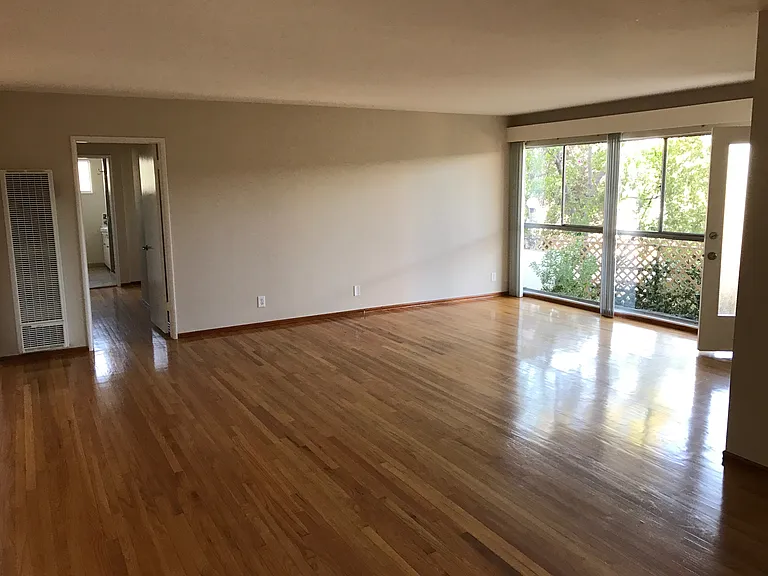10533 W Valparaiso St — Photo 4