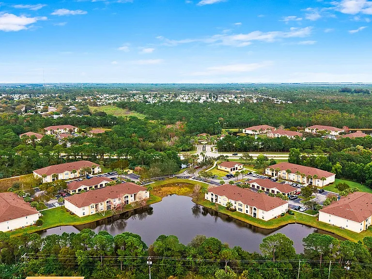 Bella Vista Apartments — Photo 48