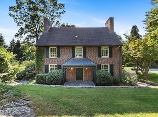 70 Round Hill Rd, Greenwich, CT 06831