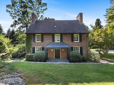 70 Round Hill Rd, Greenwich, CT, 06831