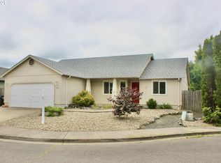 203 Robin Ct, Creswell, OR 97426