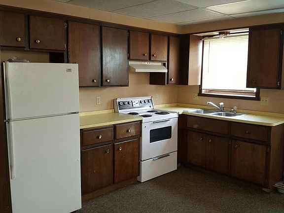 5th image of 220 E Broadway St