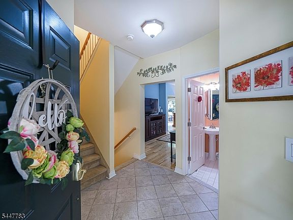 2nd image of 7 Old Orchard Ct