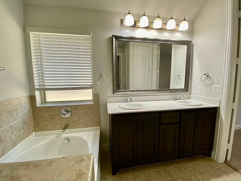 4404 Cherry Cv — Photo 23