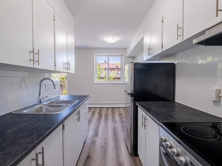 17 Cloverdale Ave #3 — Photo 9