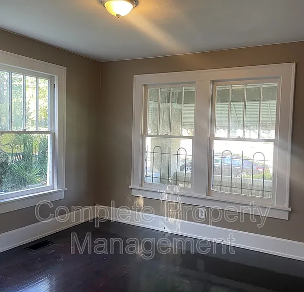 8211 Rugby Ave — Photo 2