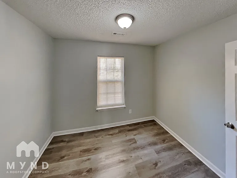 5419 Howard St — Photo 15