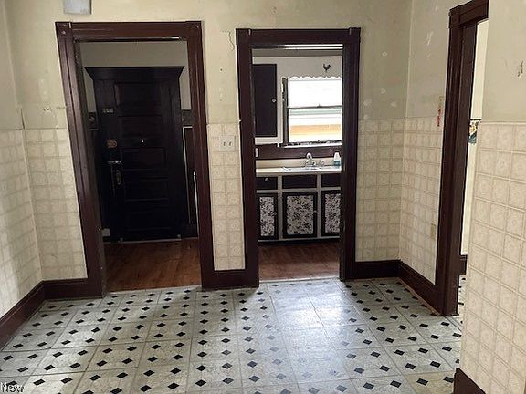 5th image of 2245 E 30th St