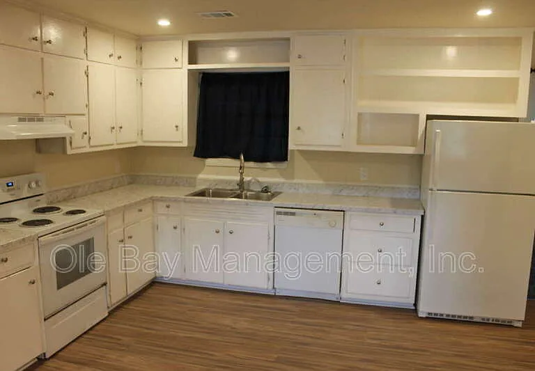 1002 Centerwood Dr — Photo 6