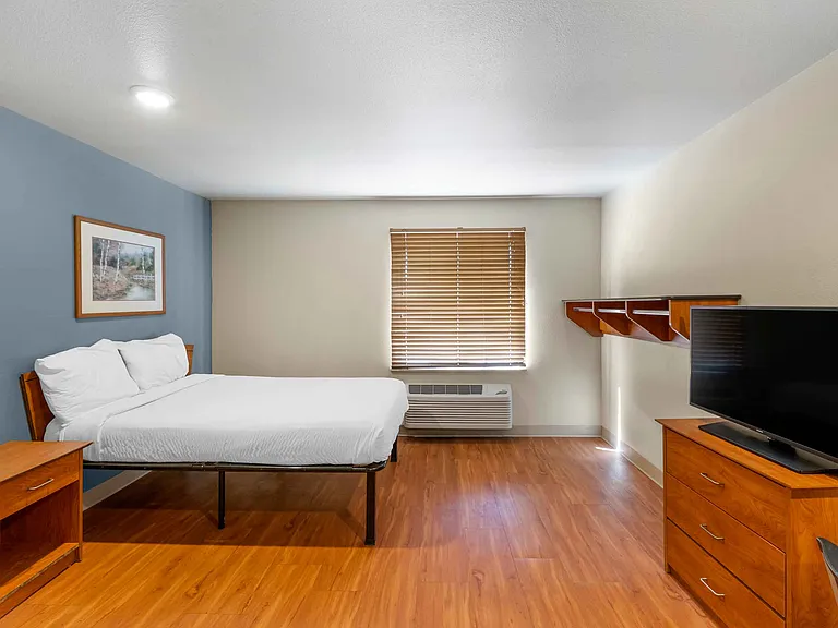 Deluxe Studio - 1 Full Bed