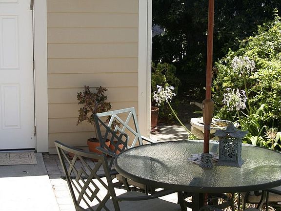 Cobbled front patio, perfect for relaxing
